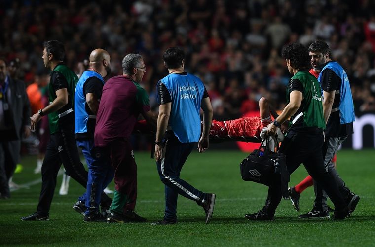Luciano Sánchez sufrió una durísima lesión en el partido entre Argentinos Juniors y Fluminense Foto: Télam