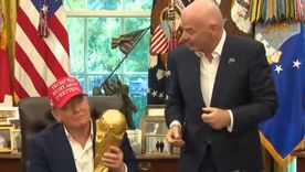 Infantino le entregó la Copa del Mundo a Donald Trump. Infantino le entregó la Copa del Mundo a Donald Trump.