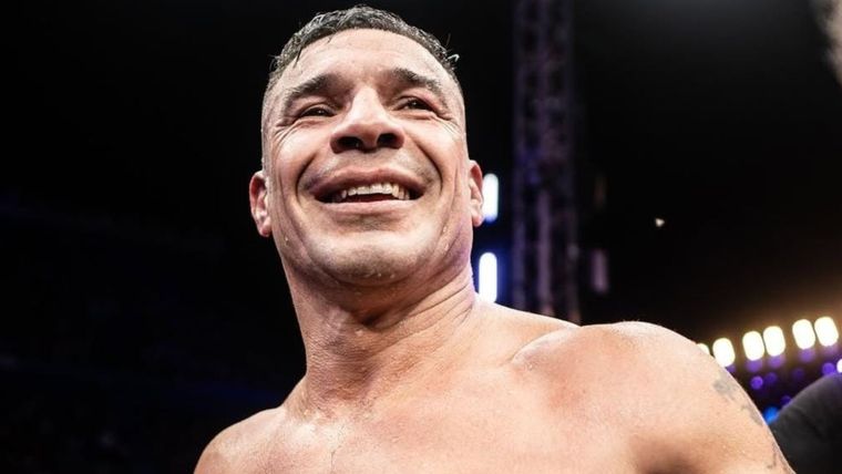 El excampeón habló abiertamente sobre la deportista en su programa de streaming y no pudo evitar emocionarse.