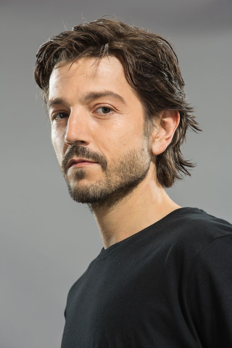 Diego Luna es uno de los actores nominados en los Globos de Oro.