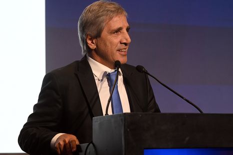 El ministro de Economía Luis Caputo tiene una parada difícil este miércoles cuando deba renovar el equivalente a unos 13.000 millones de dólares. El ministro de Economía Luis Caputo tiene una parada difícil este miércoles cuando deba renovar el equivalente a unos 13.000 millones de dólares.