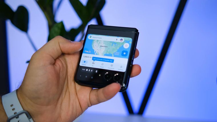 El nuevo Motorola Razr 2024 destaca por su acabado en cuero vegano y su gran pantalla externa funcional. El nuevo Motorola Razr 2024 destaca por su acabado en cuero vegano y su gran pantalla externa funcional.