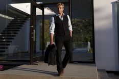 La serie sigue a Patrick Jane, un ex “vidente” convertido en consultor que colabora en investigaciones criminales con un método tan brillante como provocador