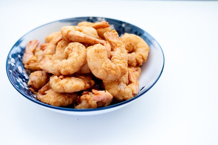 Los camarones medianos son los más usados en esta receta para empanar, ya que combinan buen sabor y cocción rápida sin resecarse. Los camarones medianos son los más usados en esta receta para empanar, ya que combinan buen sabor y cocción rápida sin resecarse.