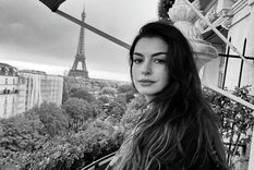 Anne Hathaway, en una foto hecha en París que difundió en Instagram. Foto:instagram.com/annehathaway/&nbsp;