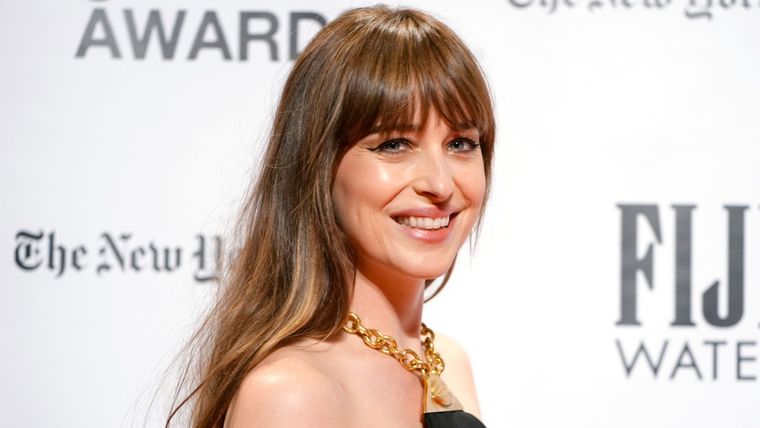 Foto: https://www.marieclaire.com/celebrity/dakota-johnson-chris-martin-new-relationship-details/