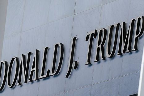 La fachada del edificio del Kennedy Center muestra ahora el nombre de Donald J. Trump.