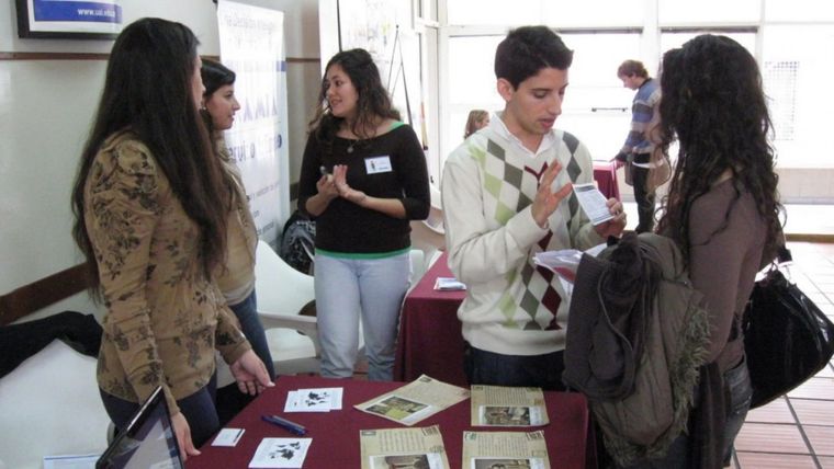 El 60% de los jóvenes que asisten a escuelas católicos se declaran católicos. Foto: MDZ