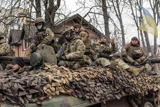 Los soldados ucranianos están siendo armados por la OTAN. Foto: AristeguiNoticias. Los soldados ucranianos están siendo armados por la OTAN. Foto: AristeguiNoticias.