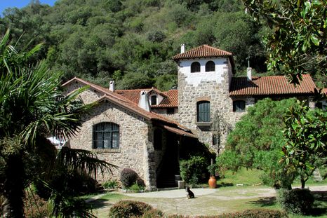 Este pueblo cordobés combina historia, cultura, sabores y naturaleza en una experiencia única en el corazón del Valle de Punilla. Este pueblo cordobés combina historia, cultura, sabores y naturaleza en una experiencia única en el corazón del Valle de Punilla.