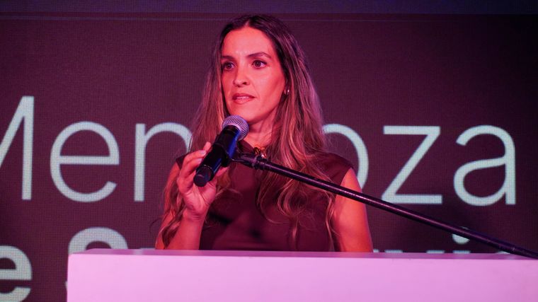 Fabiola Sosa, Gerente Divisional de Supervielle compartió unas palabras en el evento realizado en hotel Hualta.