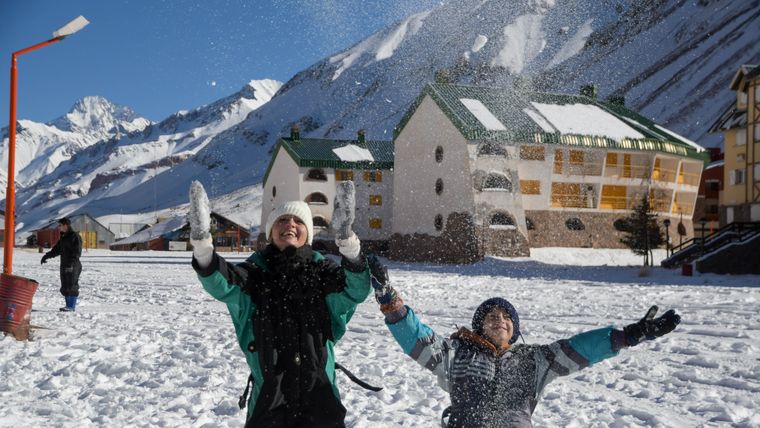 En Penintentes hay nieve para disfrutar en familia.