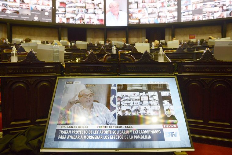 Carlos Heller defendió el proyecto oficialista. Foto: Cámara de Diputados de la Nación.