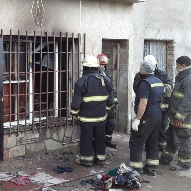 El incendio causó la muerte de una mujer y sus dos nietas menores de edad