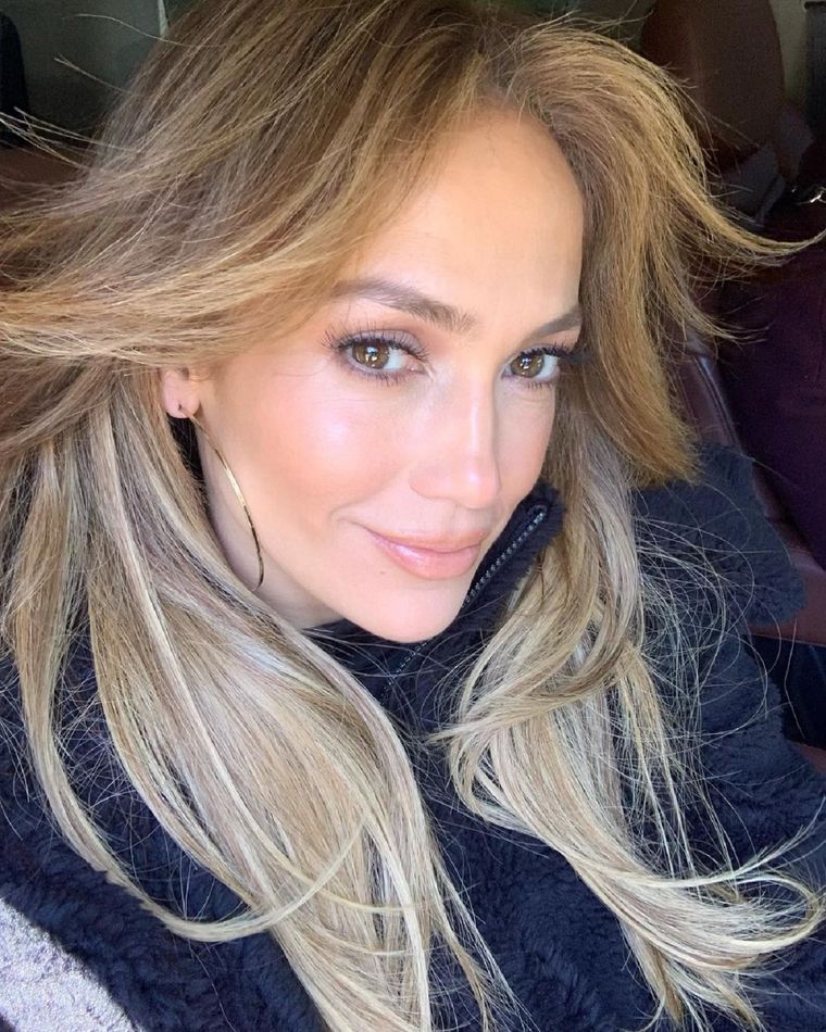 Pelo con super volumen, un clásico de Jennifer López que nunca falla. Foto: Instagram
