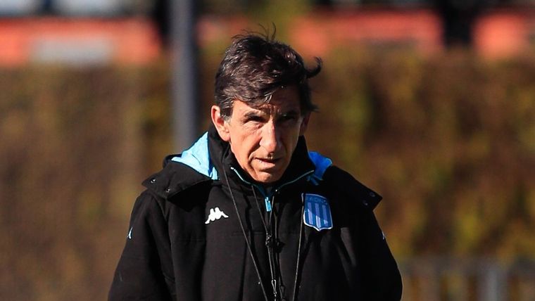 Costas prepara el equipo para jugar ante Godoy Cruz. Foto: @RacingClub