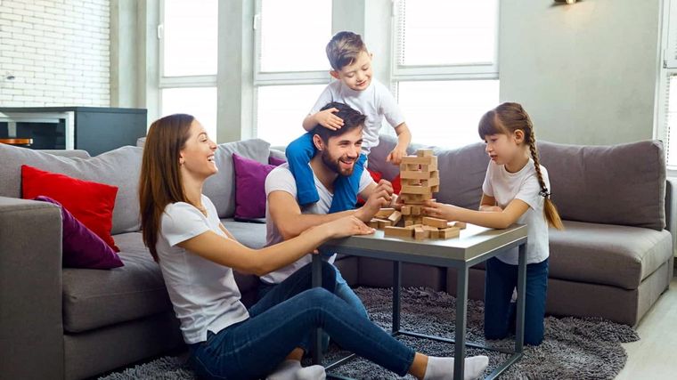 Los juegos en familia son ideales para celebrar el Día del Niño. Foto: Gentileza