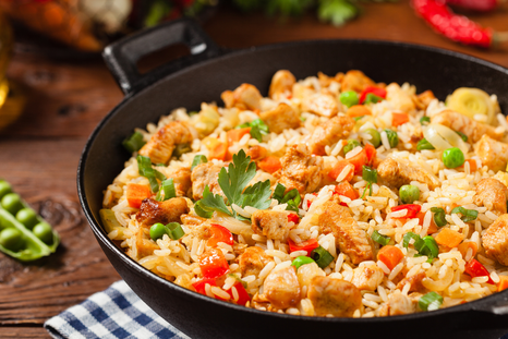 Sabores asiáticos en casa: arroz frito con verduras para principiantes Foto: Shutterstock
