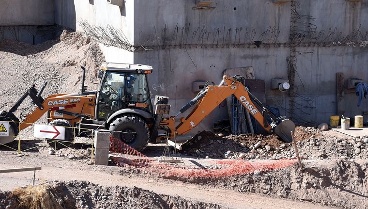 El Gobierno tiene US$1023 millones para invertir en obras. Foto: Santiago Tagua/MDZ