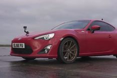 Toyota 86 (CarWow) Toyota 86 (CarWow)
