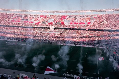 La FIFA sancionó a River por mal comportamiento de sus hinchas en el Mundial de Clubes: el motivo. La FIFA sancionó a River por mal comportamiento de sus hinchas en el Mundial de Clubes: el motivo.