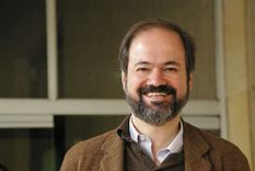 juan villoro: no alteras la realidad con un like o dando un retuit