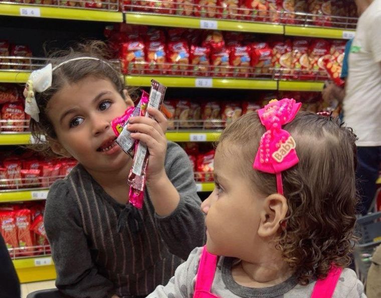 Jumana afirma que sintió tener suerte al encontrar dulces para sus hijas.