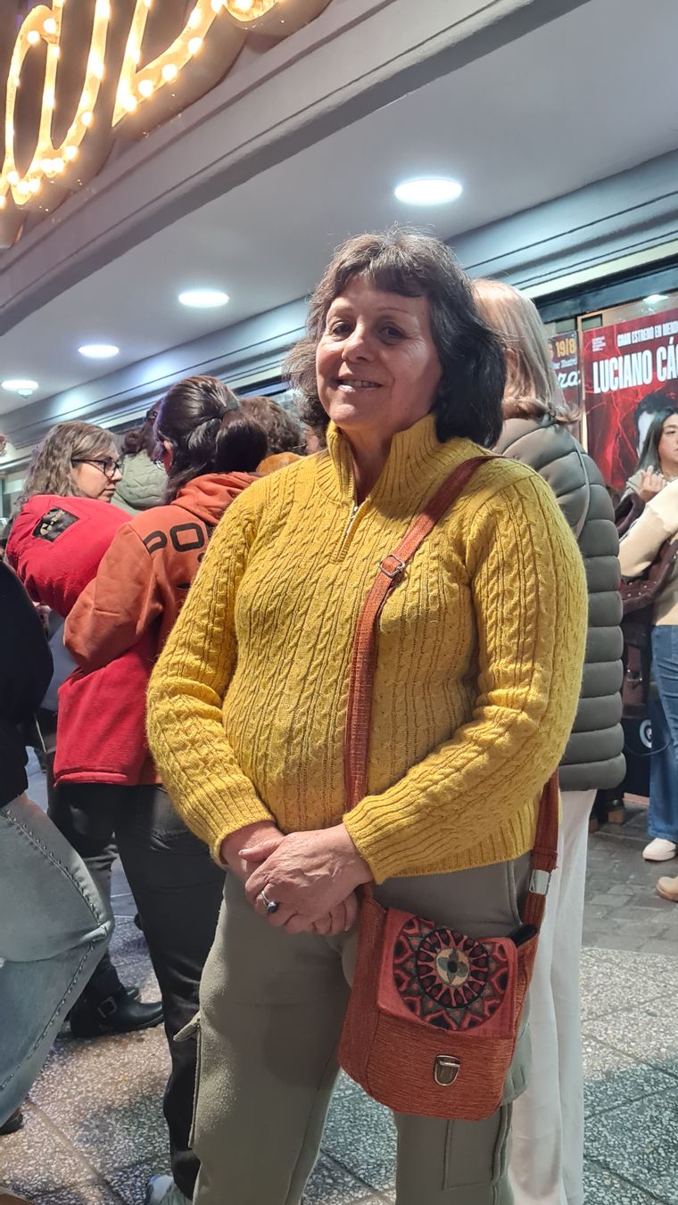 Lilia, conocedora del mundo holístico, seguidora de la médium.