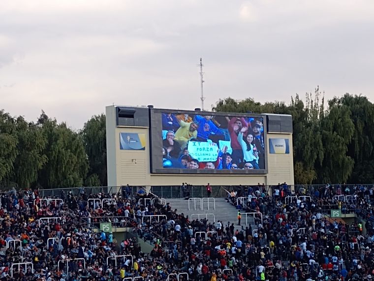 El cartel de la popular Sur del Estadio Malvinas Argentinas Foto: MDZ
