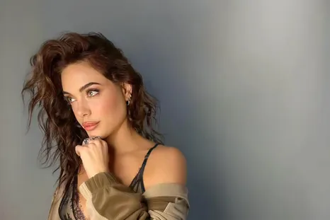 Mirá el look de Emilia Attias. Mirá el look de Emilia Attias.