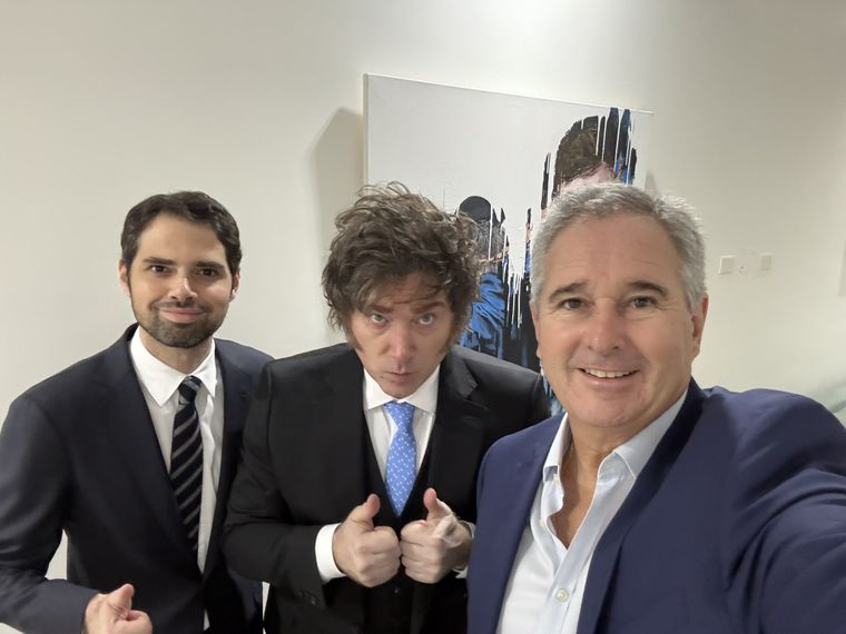 Javier Milei y el embajador argentino en Francia, Ian Sielecki.
