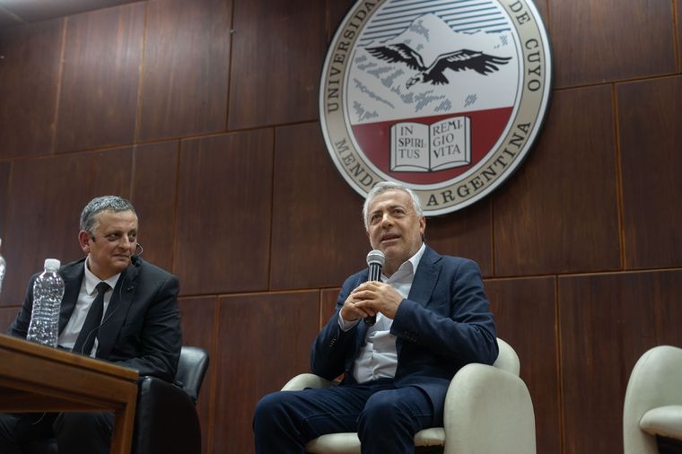Horacio Marín, presidente y CEO de YPF, junto a Alfredo Cornejo. Foto: Gentileza