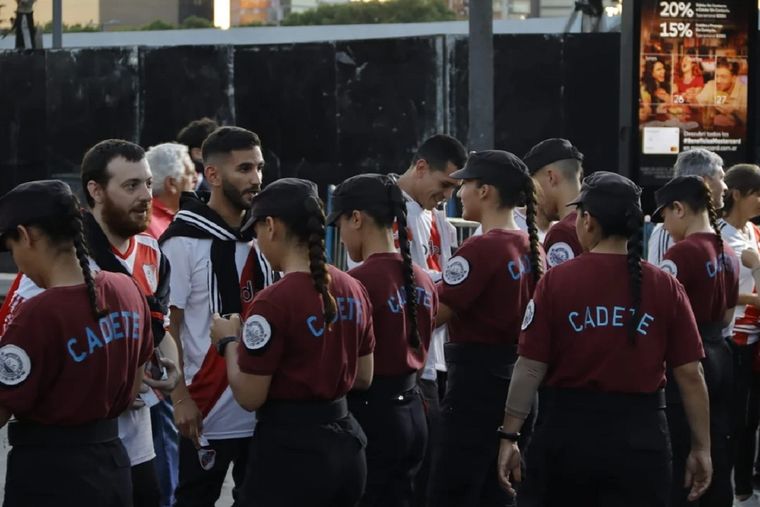 Hubo varios detenidos durante el operativo entre River y Mineiro en las cercanías del estadio Monumental Foto: NA