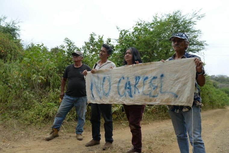 Personas en Santa Elena han rechazado la construcción de una prisión en esta zona del país.
