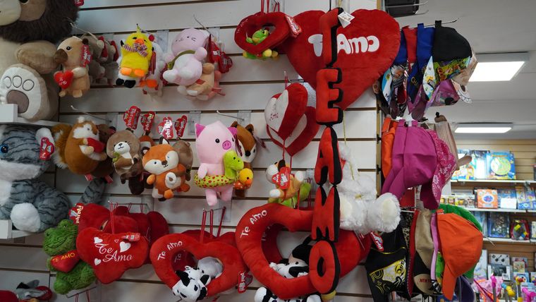 Los regalos para San Valentín no siempre resultan en osos de peluche o corazones de felpa. Los regalos para San Valentín no siempre resultan en osos de peluche o corazones de felpa.