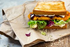 Sandwich de cerdo Una receta clásica de Japón para hacer en pocos minutos. Foto: Shutterstock