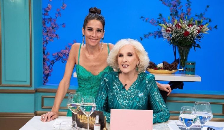 Mirtha Legrand junto a Juana Viale.