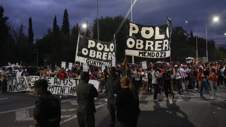 Presos. Legislaturas de Mendoza y San Luis pueden llegar a detener manifestantes por cortar calles. Foto: MAXIMILIANO RÍOS / MDZ