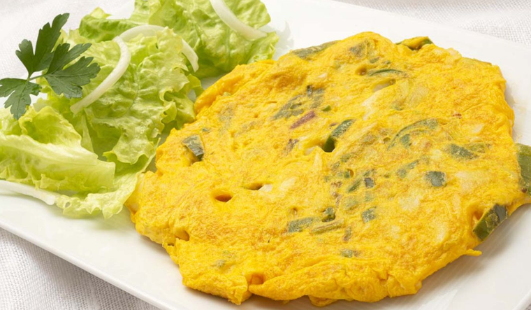 Muchos chefs aseguran que la receta mejora si el bacalao se deja desalar lentamente durante 48 horas, lo que potencia su textura y sabor. Muchos chefs aseguran que la receta mejora si el bacalao se deja desalar lentamente durante 48 horas, lo que potencia su textura y sabor.