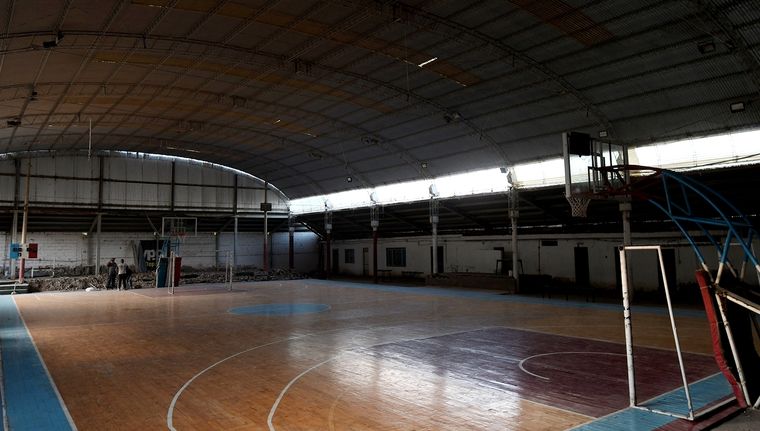 La cancha de básquet del Club Cano, símbolo del esfuerzo colectivo para recuperar espacios. Foto: Marcos Garcia/MDZ