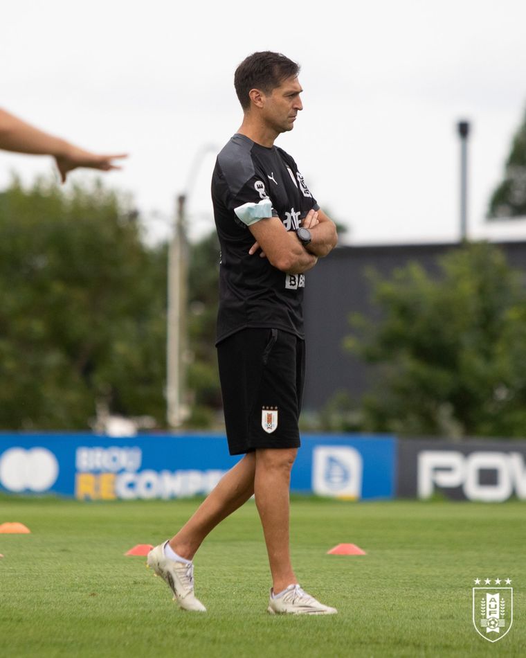 Diego Alonso, entrenador de la Celeste. Foto: @Uruguay