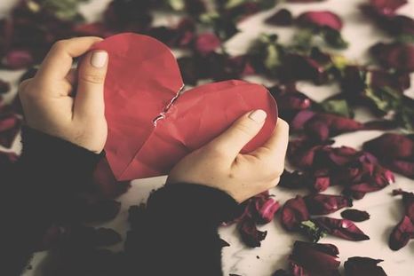 Día de San Valentín: qué es el síndrome del corazón roto y cómo el estrés emocional puede afectar al corazón.