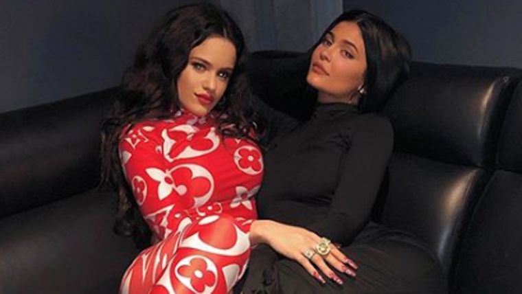 Rosalía y Kylie Jenner se atreven a llevar una prenda extra sensual tendencia 2022. Foto: La Vanguardia