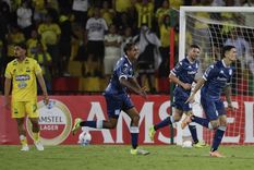 Racing le pasó por encima a Bucaramanga en el Américo Montanini. Foto: EFE Racing le pasó por encima a Bucaramanga en el Américo Montanini. Foto: EFE