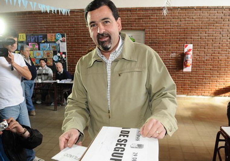 Carlos Ciurca votó esta mañana en Las Heras. Foto: Alf Ponce / MDZ
