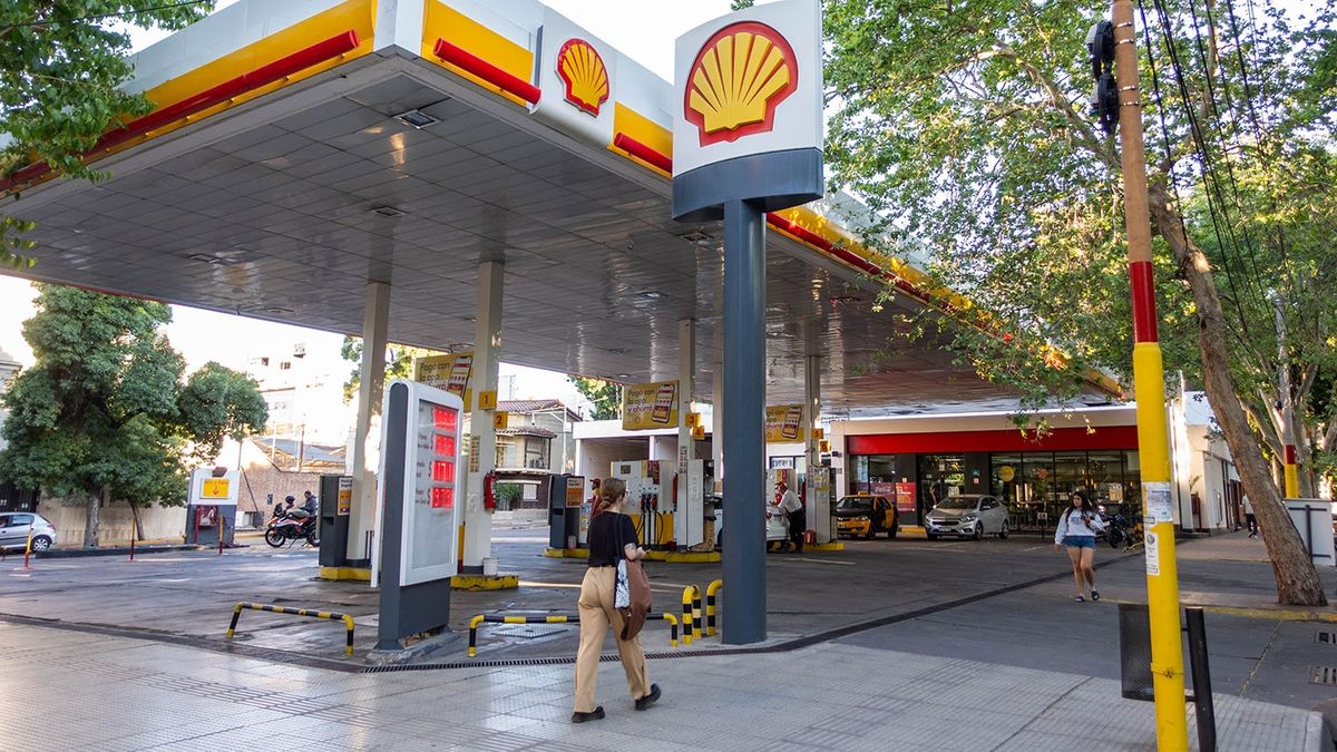 El enorme descuento del Banco Nación para cargar nafta en Shell