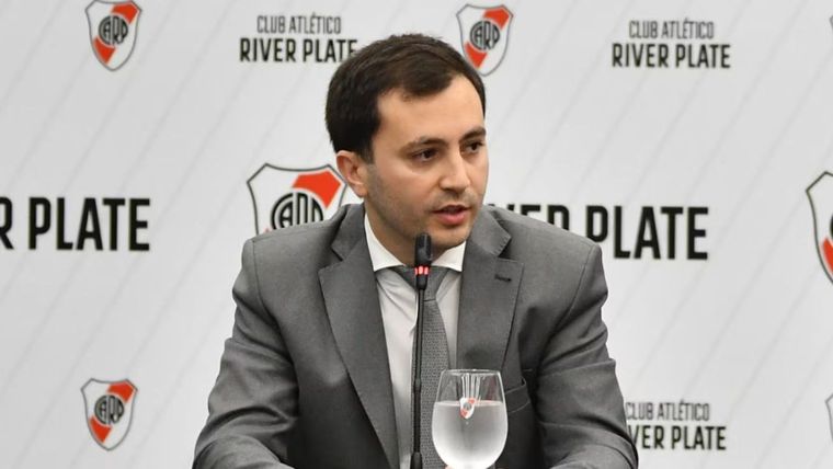 La AFA le pidió a River que no cobre el alquiler del estadio para la despedida de Messi y generó el malestar de Di Carlo. La AFA le pidió a River que no cobre el alquiler del estadio para la despedida de Messi y generó el malestar de Di Carlo.