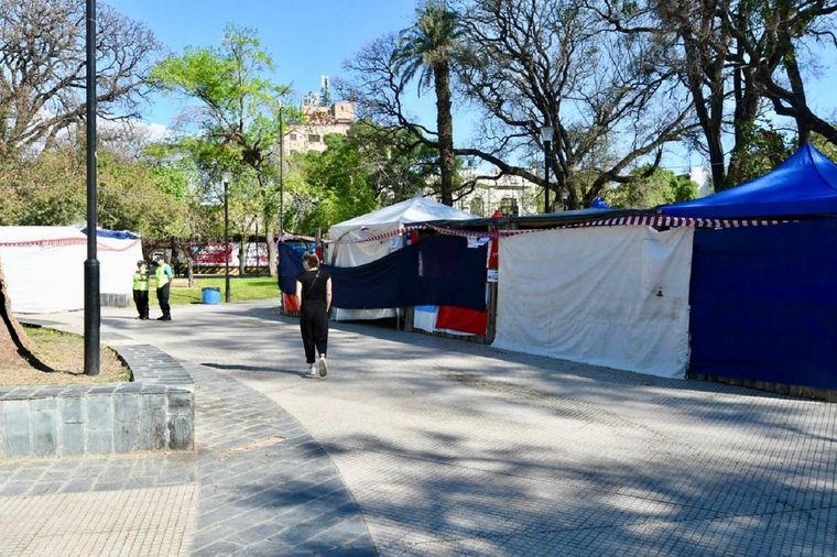 La Plaza Chile en el segundo día del festejo patrio, suspendido por Zonda Foto: ALF PONCE MERCADO / MDZ