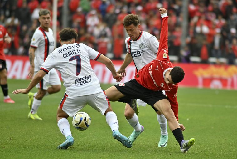 Independiente y San Lorenzo repartieron puntos en el Libertadores de América.