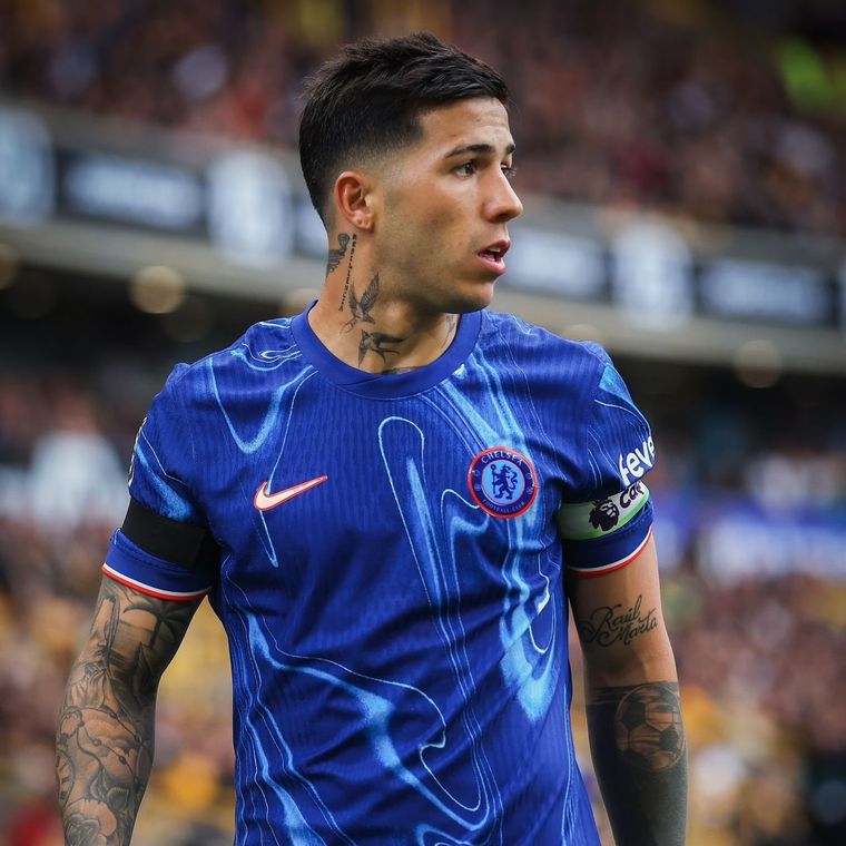 Enzo Fernández recibió una sanción al regresar a Londres. Foto: Instagram @enzojfernandez